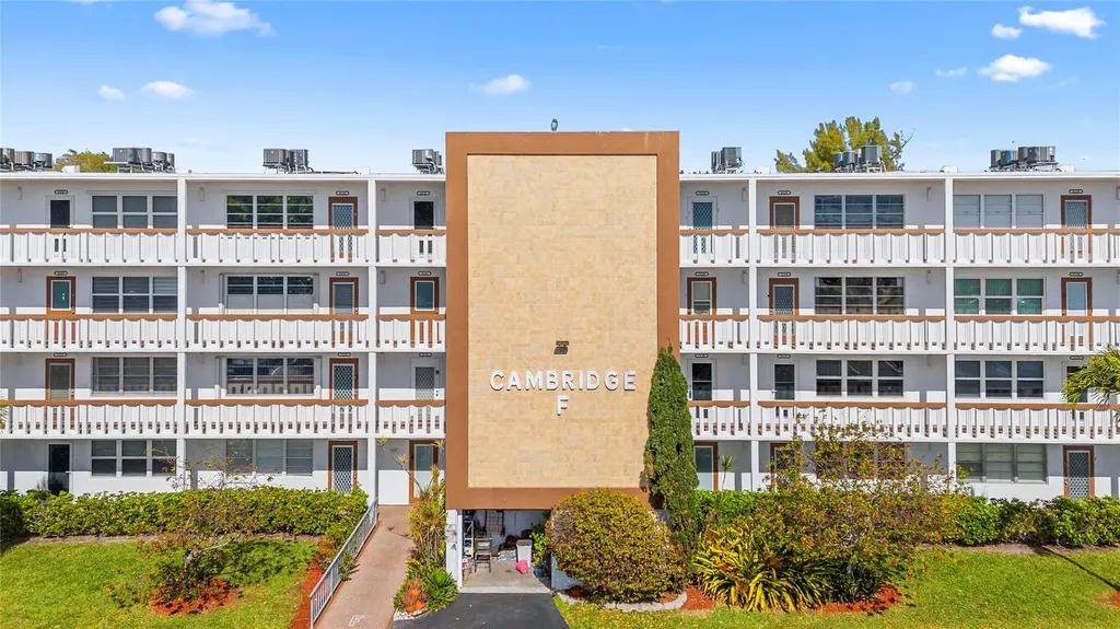 2122 Cambridge F Deerfield Beach FL 33442