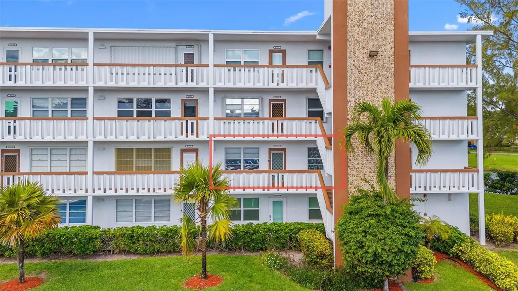 2122 Cambridge F Deerfield Beach FL 33442