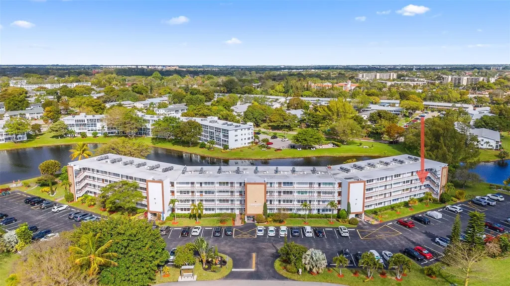 2122 Cambridge F Deerfield Beach FL 33442