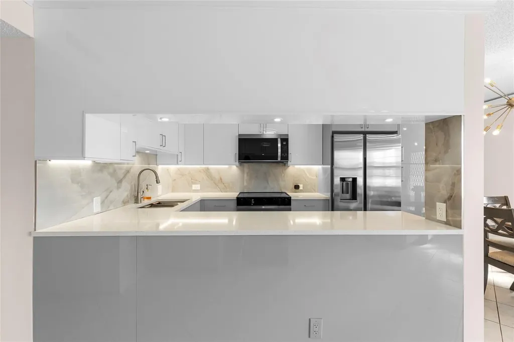 2122 Cambridge F Deerfield Beach FL 33442