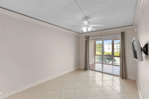 2122 Cambridge F Deerfield Beach FL 33442