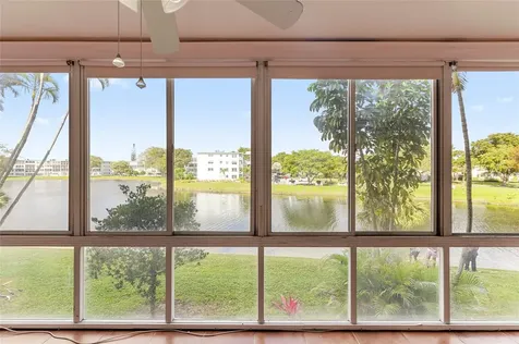 2122 Cambridge F Deerfield Beach FL 33442