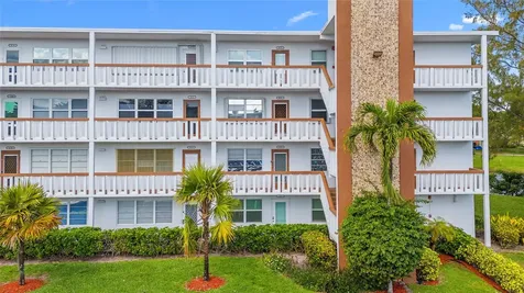 2122 Cambridge F Deerfield Beach FL 33442