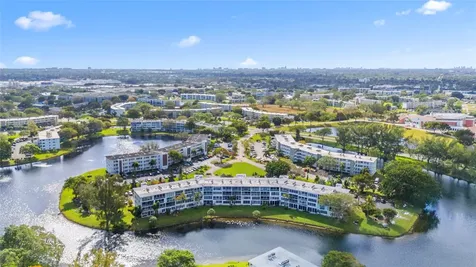 2122 Cambridge F Deerfield Beach FL 33442