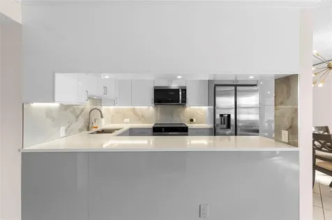 2122 Cambridge F Deerfield Beach FL 33442