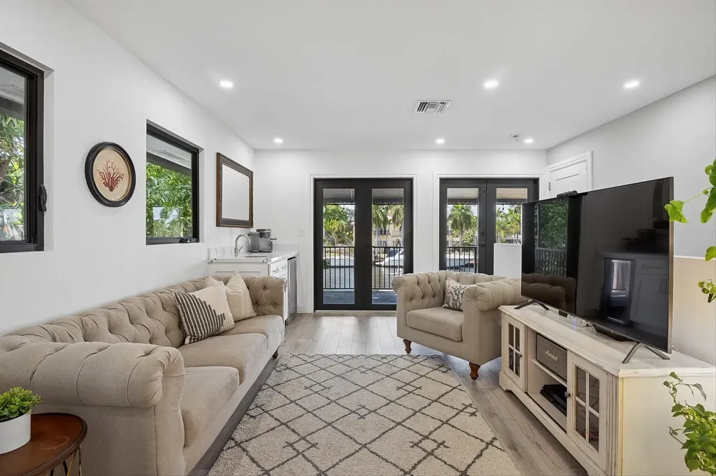 600 SW 8th Terrace Fort Lauderdale FL 33315