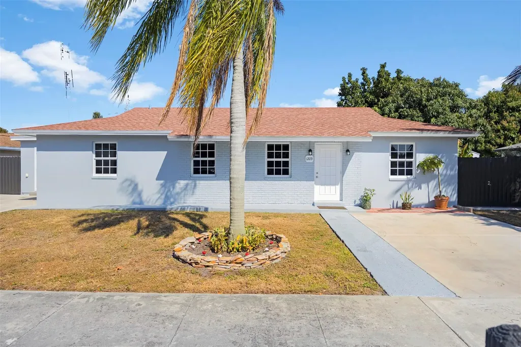 1209 W Broward Street Lantana FL 33462