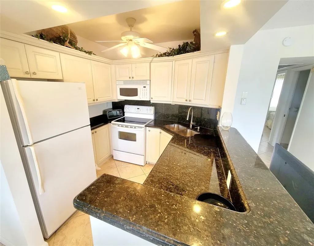 3200 NE 7th Court Pompano Beach FL 33062