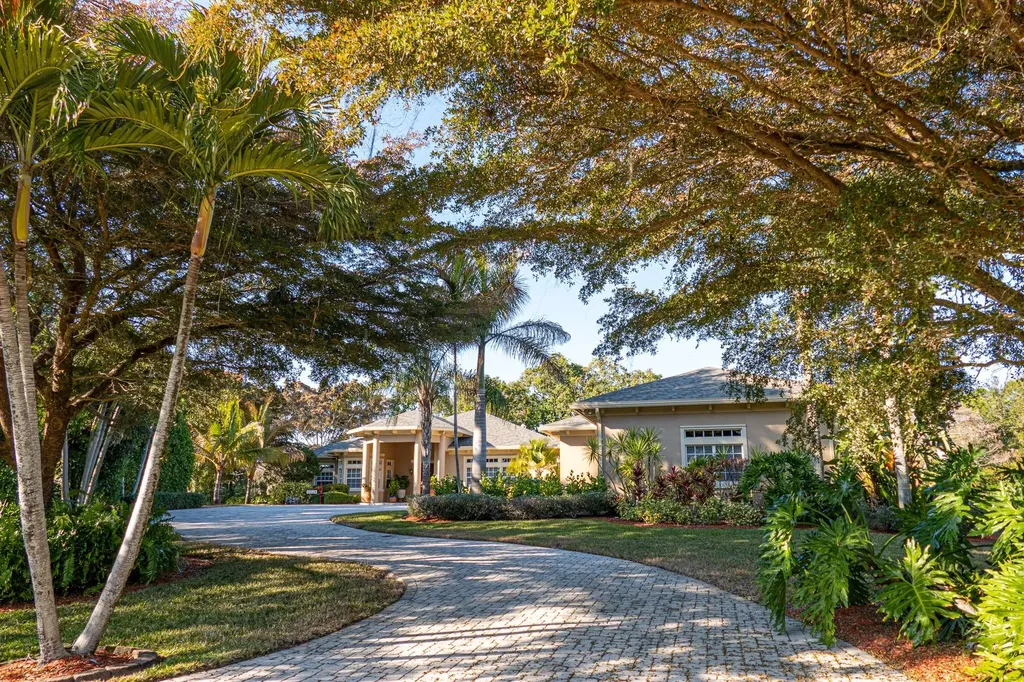 2490 NW Lakeridge Drive Palm City FL 34990