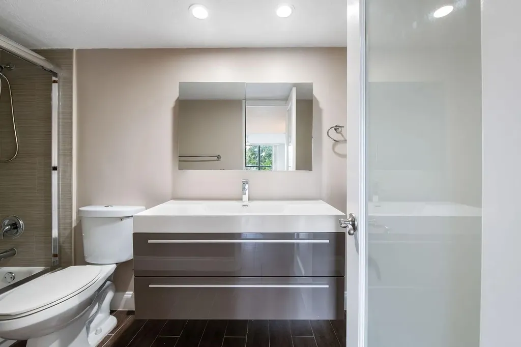 2851 S Palm Aire Drive Pompano Beach FL 33069