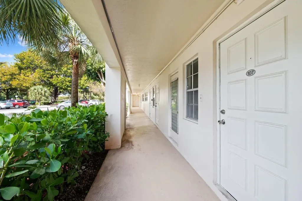 2851 S Palm Aire Drive Pompano Beach FL 33069