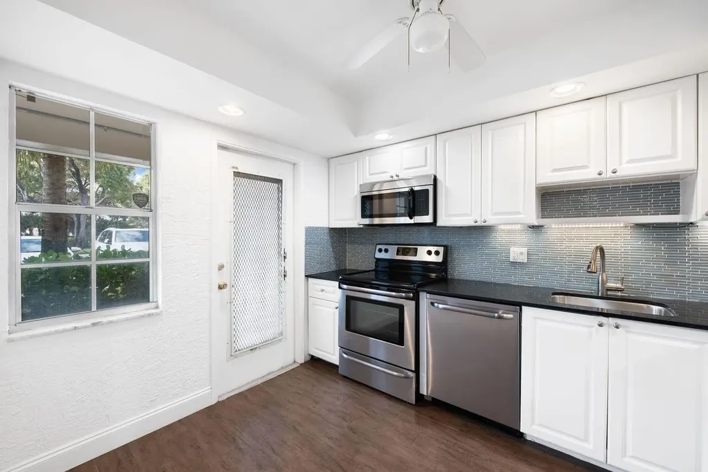 2851 S Palm Aire Drive Pompano Beach FL 33069
