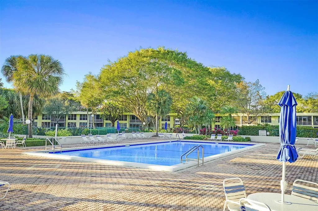 575 Oaks Lane Pompano Beach FL 33069