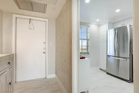 575 Oaks Lane Pompano Beach FL 33069
