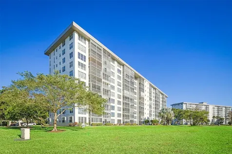 575 Oaks Lane Pompano Beach FL 33069
