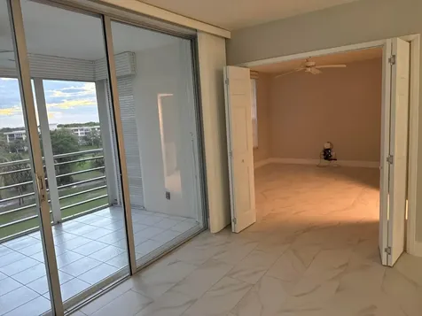 575 Oaks Lane Pompano Beach FL 33069