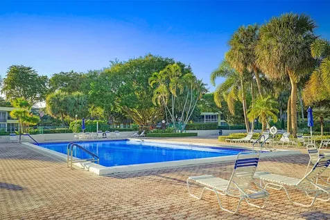 575 Oaks Lane Pompano Beach FL 33069