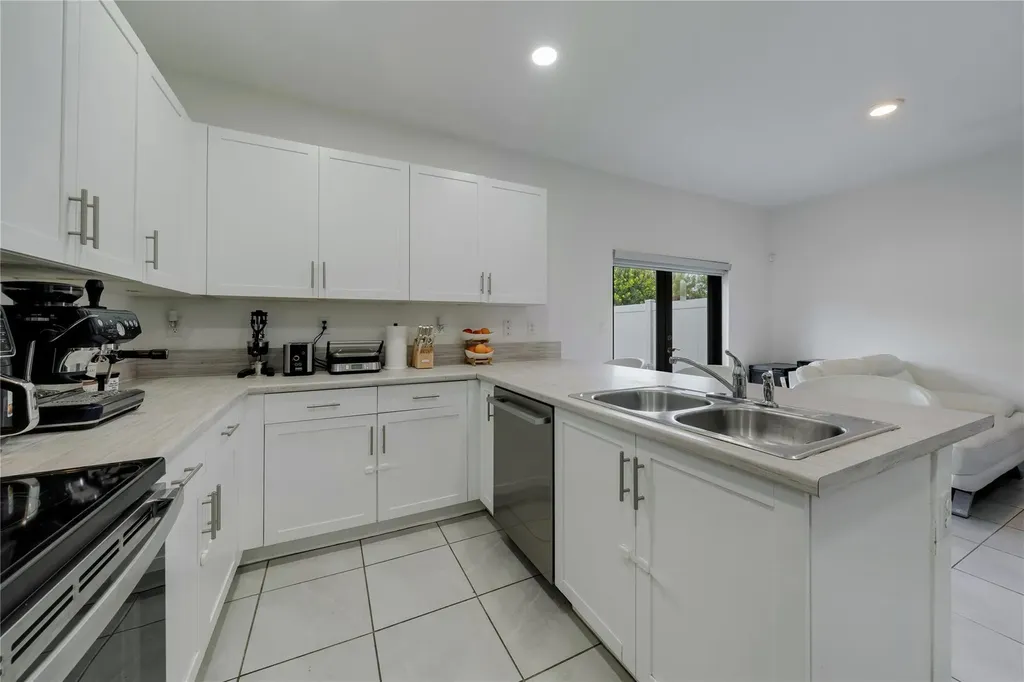 11392 W 34th Way Hialeah FL 33018