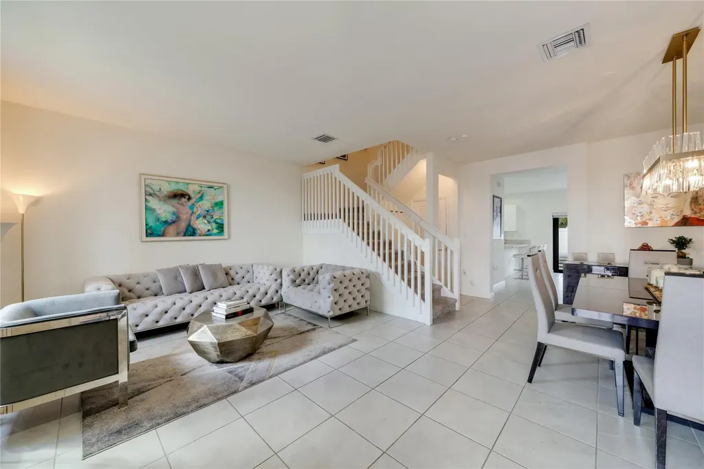 11392 W 34th Way Hialeah FL 33018