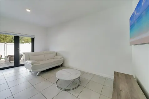 11392 W 34th Way Hialeah FL 33018