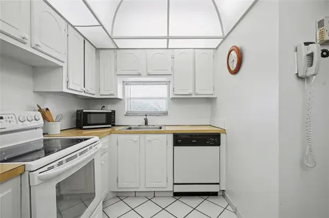 8970 S Hollybrook Boulevard Pembroke Pines FL 33025