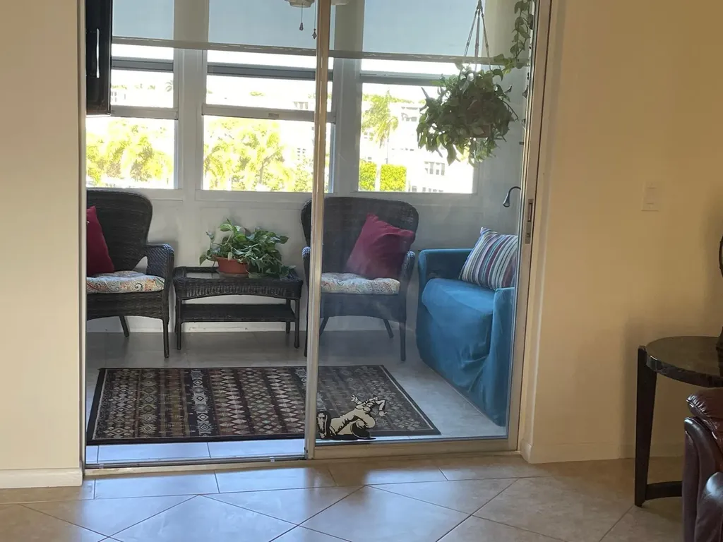 2520 NE 1st Court Boynton Beach FL 33435