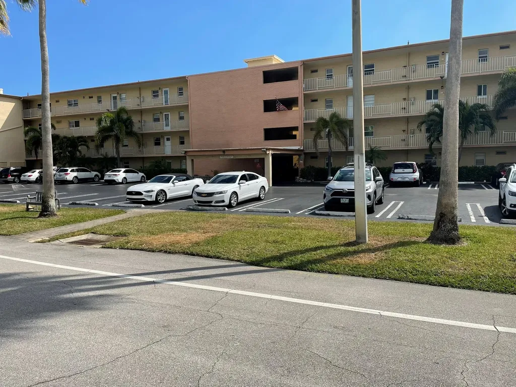 2520 NE 1st Court Boynton Beach FL 33435