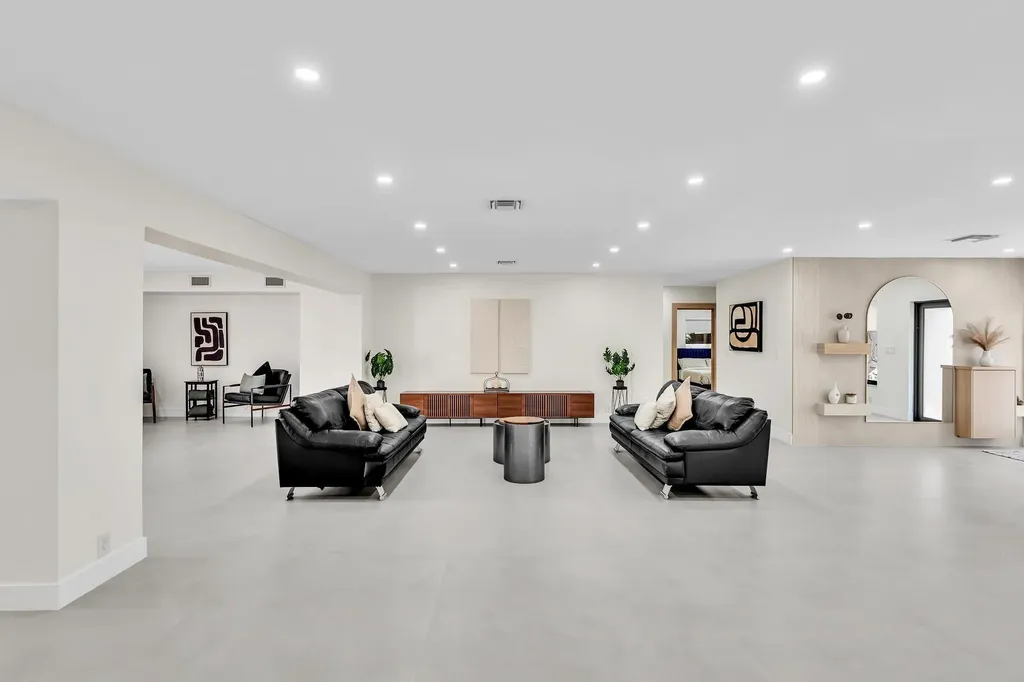 3111 N 52nd Avenue Hollywood FL 33021