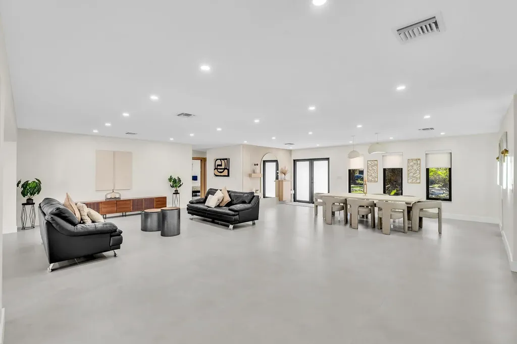 3111 N 52nd Avenue Hollywood FL 33021