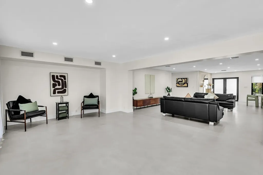 3111 N 52nd Avenue Hollywood FL 33021
