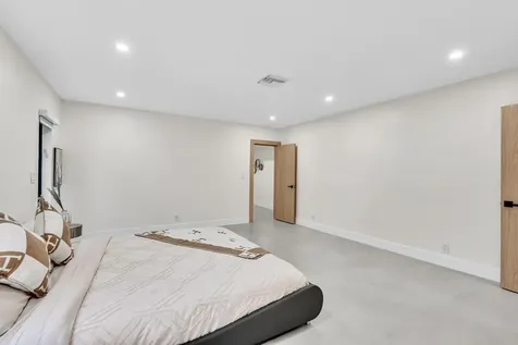 3111 N 52nd Avenue Hollywood FL 33021