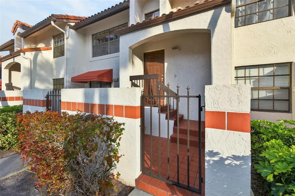 204 Lincoln Court Deerfield Beach FL 33442
