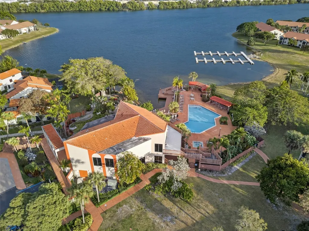 204 Lincoln Court Deerfield Beach FL 33442
