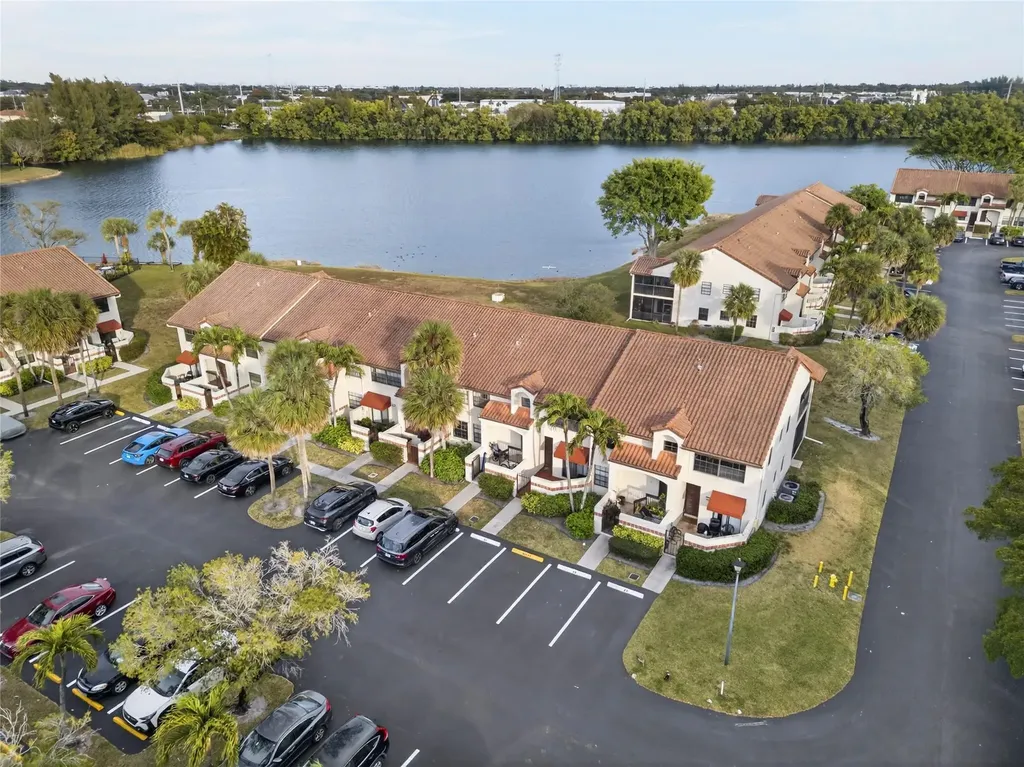 204 Lincoln Court Deerfield Beach FL 33442