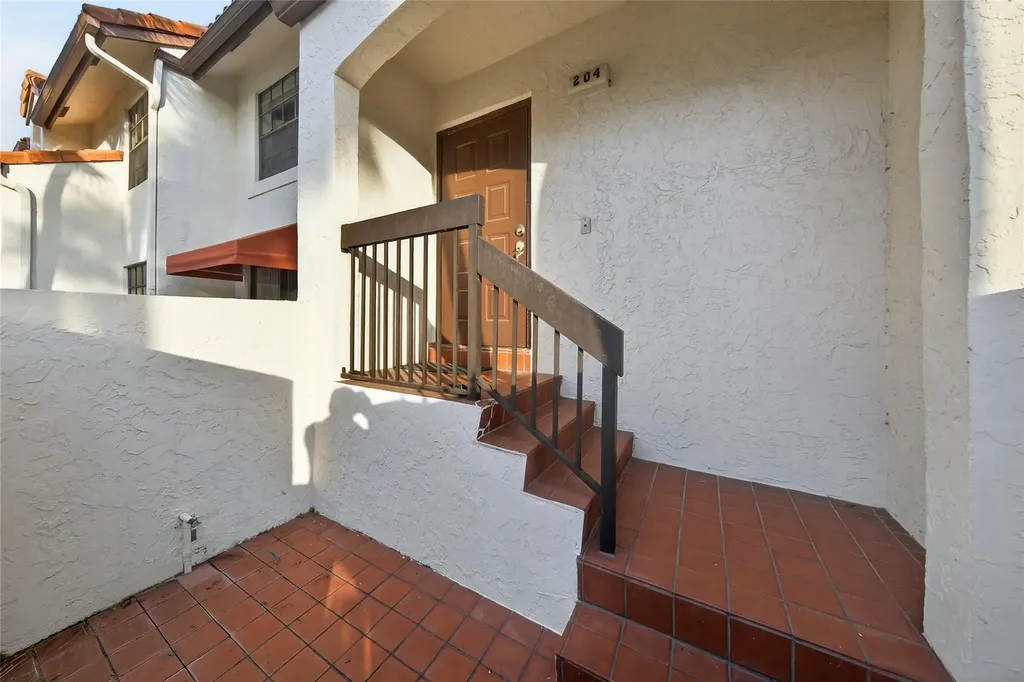 204 Lincoln Court Deerfield Beach FL 33442