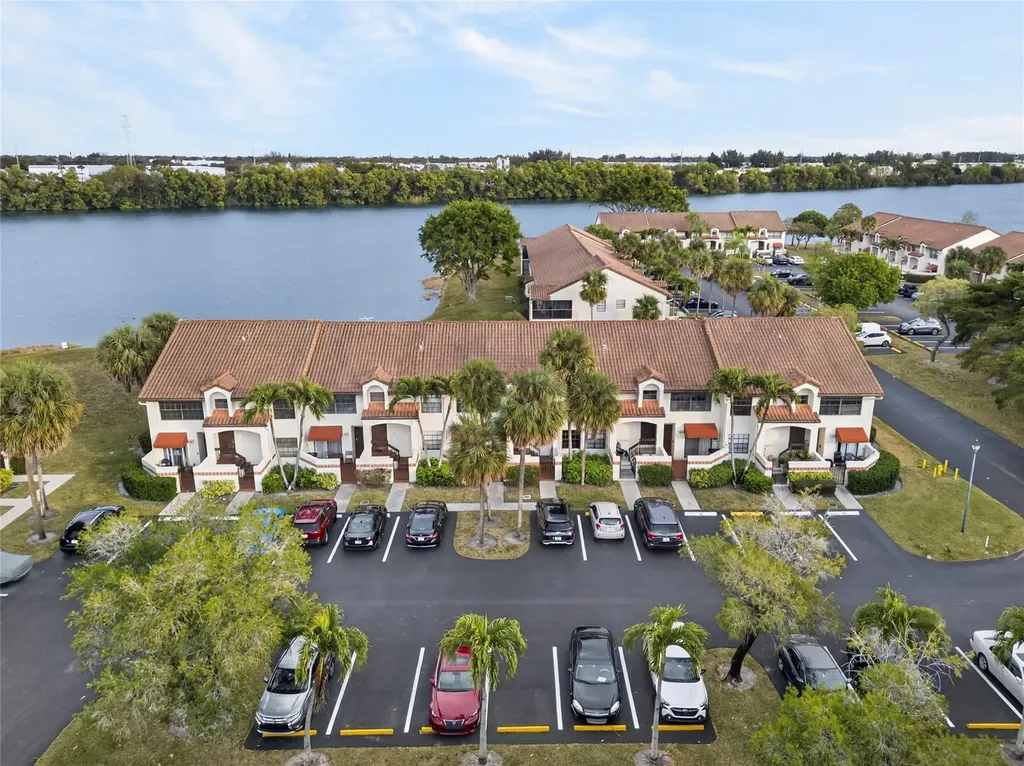 204 Lincoln Court Deerfield Beach FL 33442
