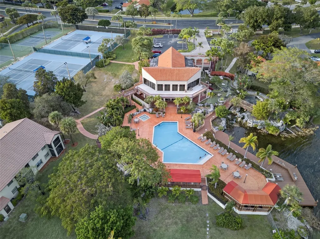204 Lincoln Court Deerfield Beach FL 33442