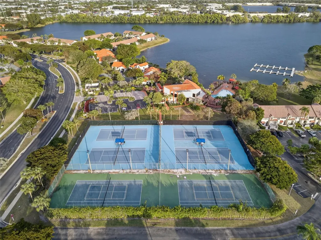 204 Lincoln Court Deerfield Beach FL 33442