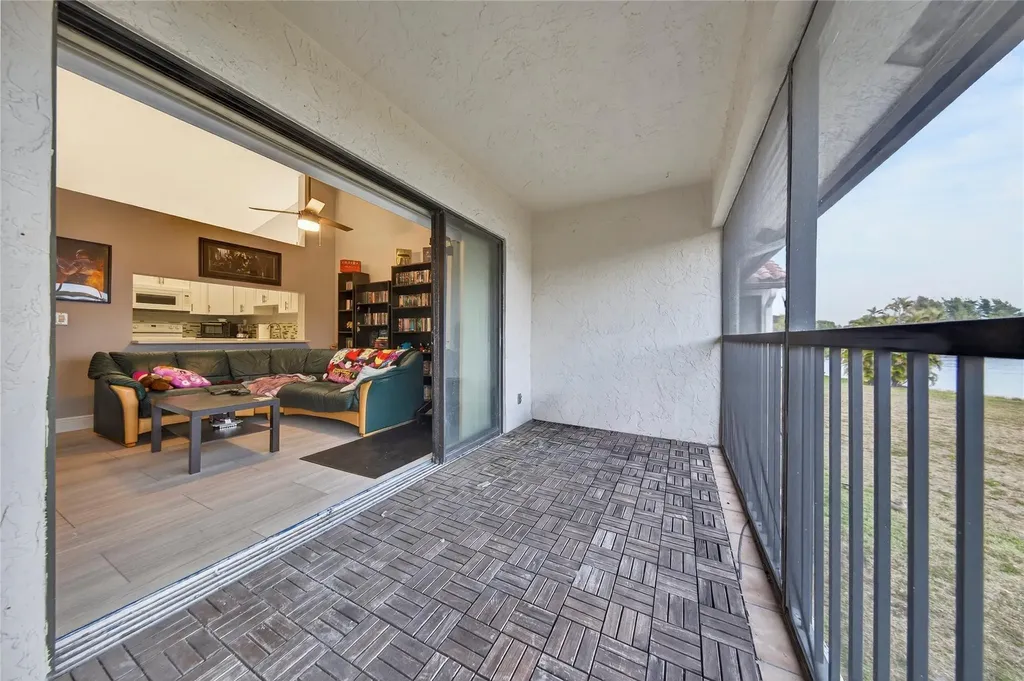 204 Lincoln Court Deerfield Beach FL 33442
