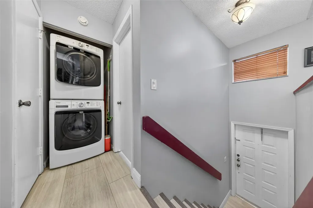 204 Lincoln Court Deerfield Beach FL 33442
