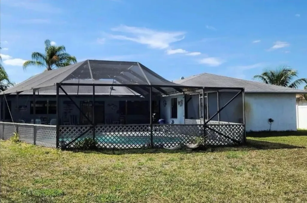 1985 SE Dupont Street Port St Lucie FL 34952