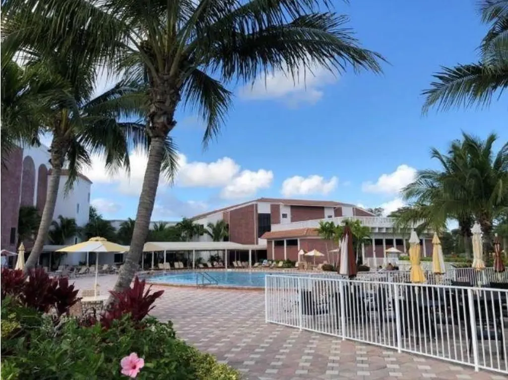 91 Ventnor Deerfield Beach FL 33442