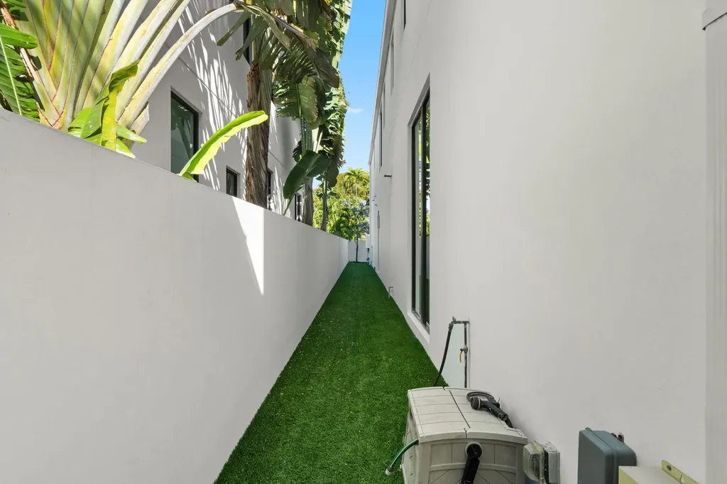 1111 SE 9th Avenue Fort Lauderdale FL 33316