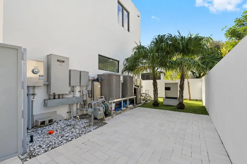 1111 SE 9th Avenue Fort Lauderdale FL 33316