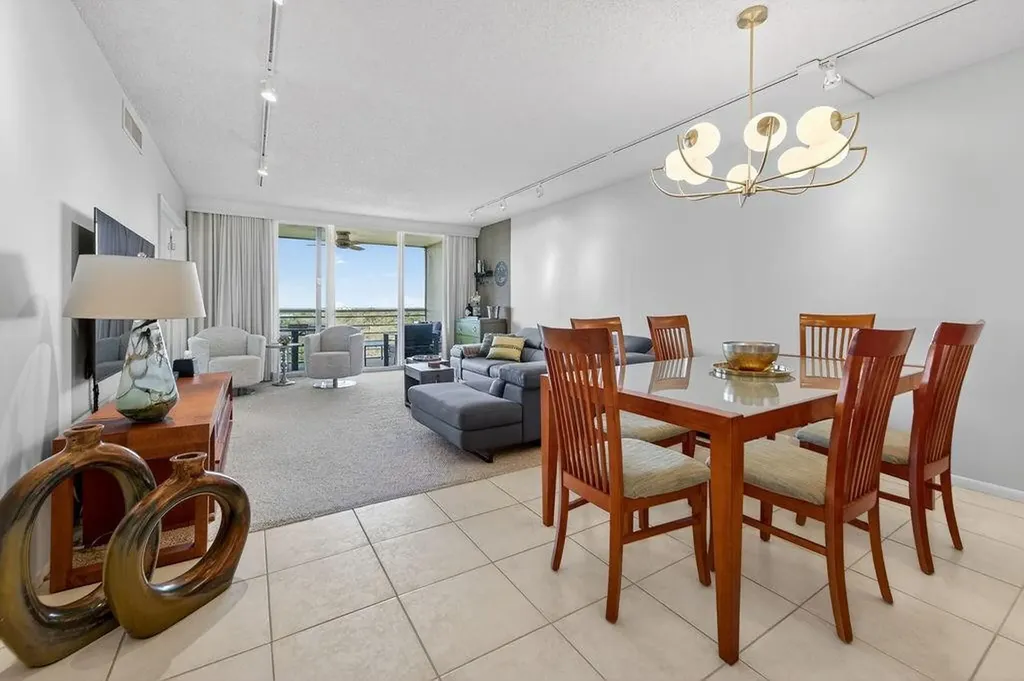 575 Oaks Lane Pompano Beach FL 33069