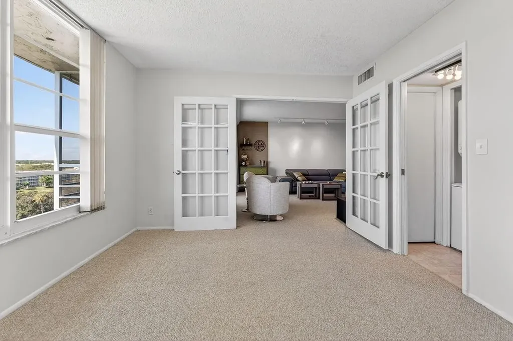 575 Oaks Lane Pompano Beach FL 33069
