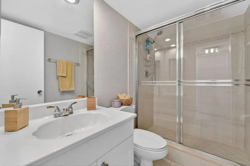 575 Oaks Lane Pompano Beach FL 33069