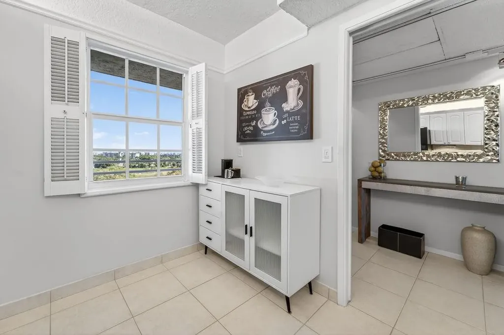 575 Oaks Lane Pompano Beach FL 33069