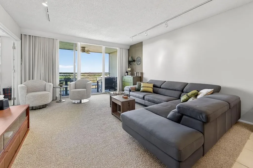 575 Oaks Lane Pompano Beach FL 33069