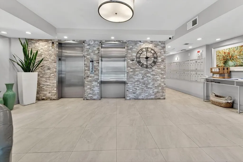 575 Oaks Lane Pompano Beach FL 33069